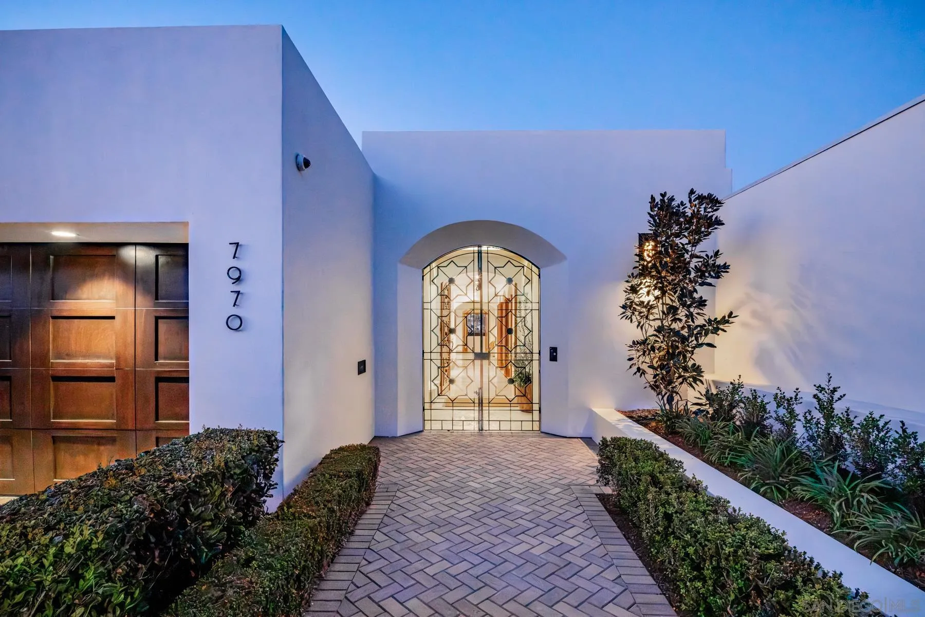 7970 Roseland Dr