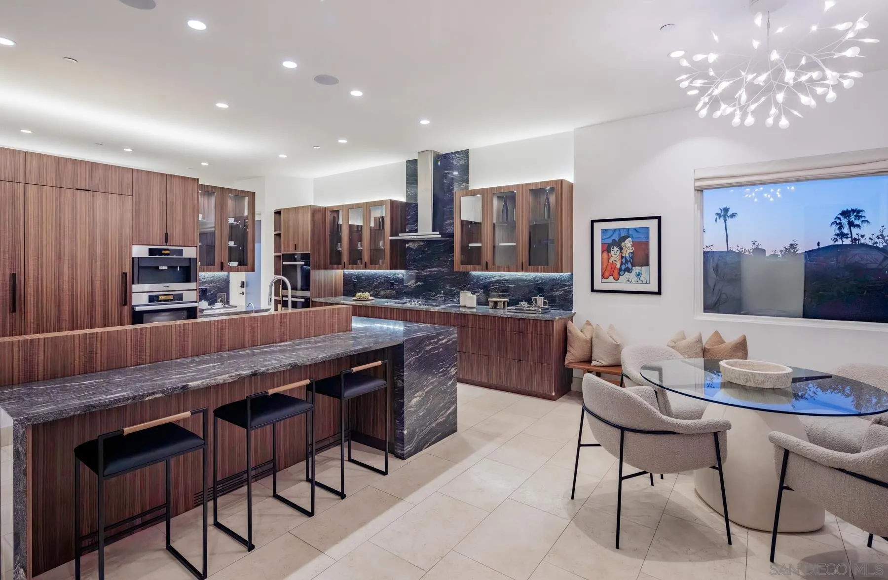 7970 Roseland Dr