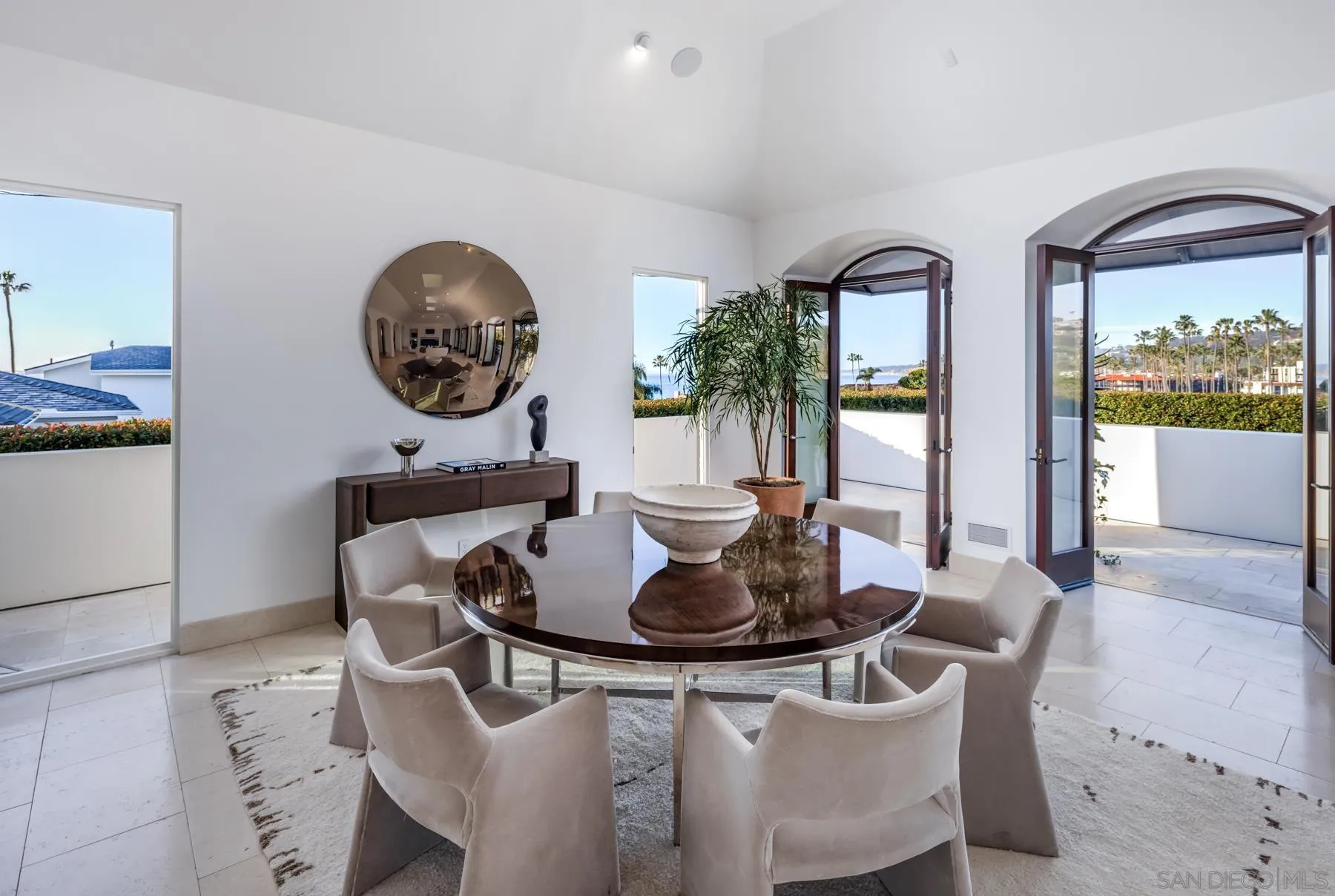 7970 Roseland Dr
