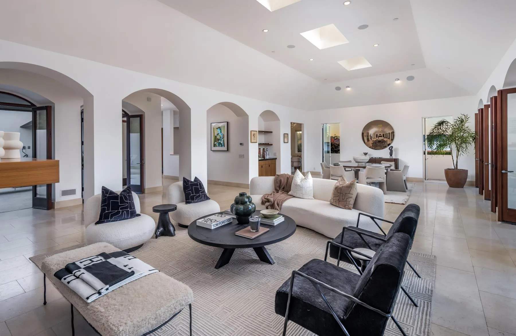 7970 Roseland Dr
