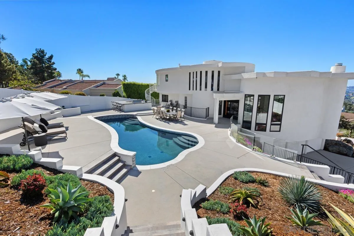 7215 El Fuerte St