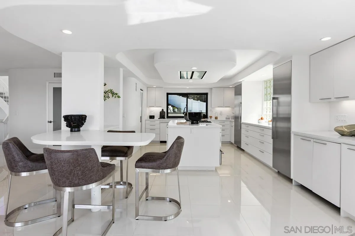 7215 El Fuerte St