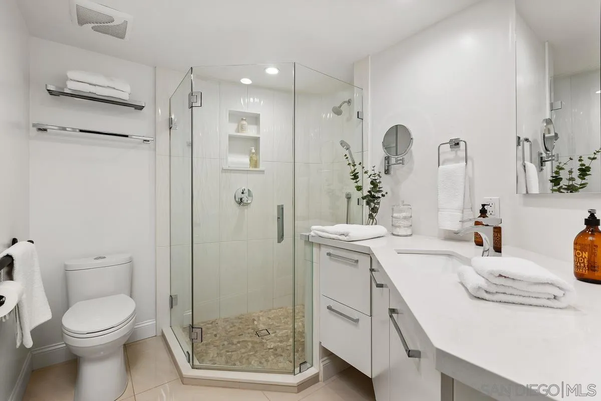 7215 El Fuerte St
