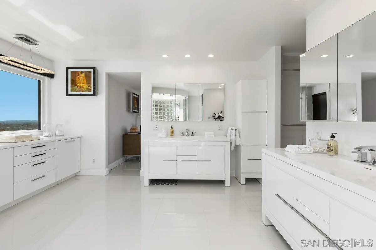 7215 El Fuerte St