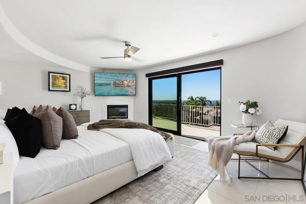7215 El Fuerte St