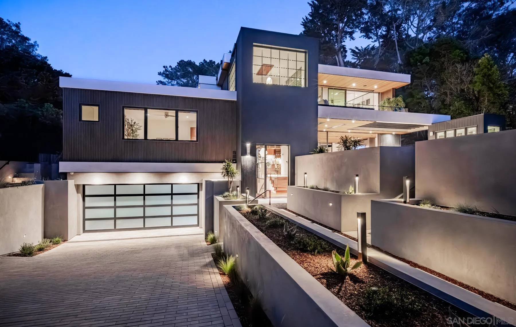 1411 Via Alta