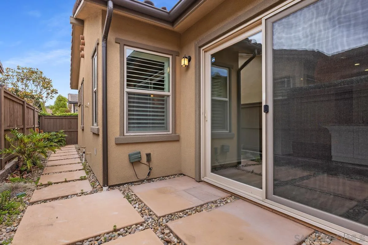 8169 Auberge Cir