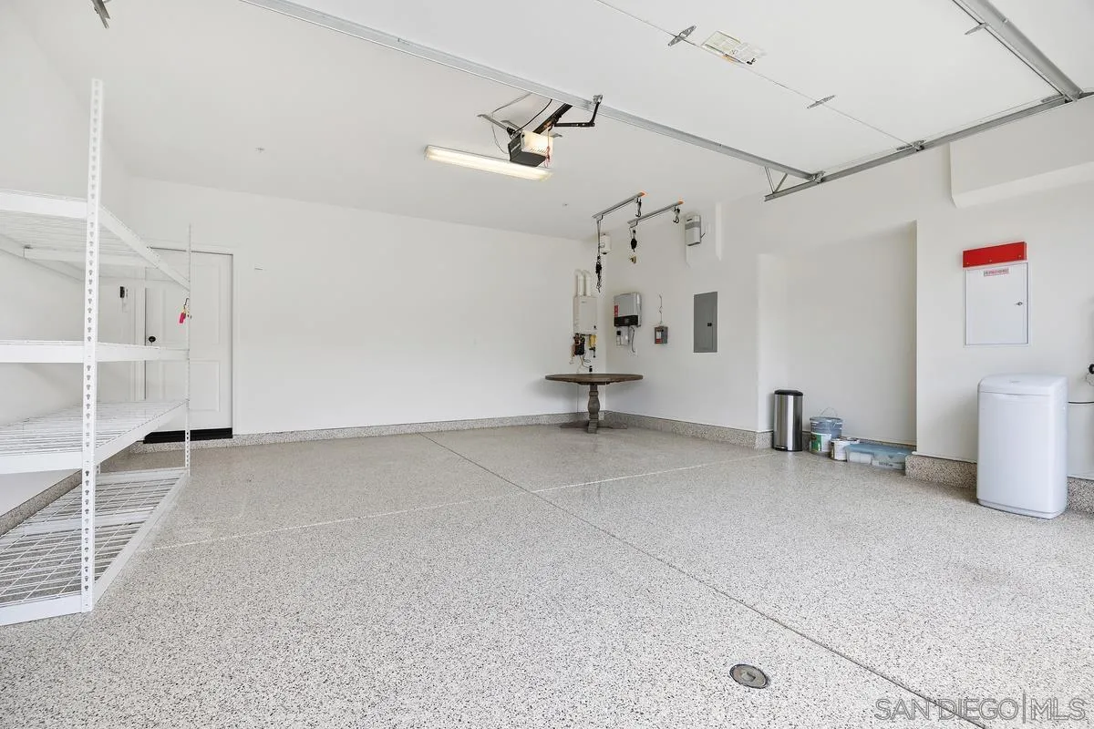 8169 Auberge Cir