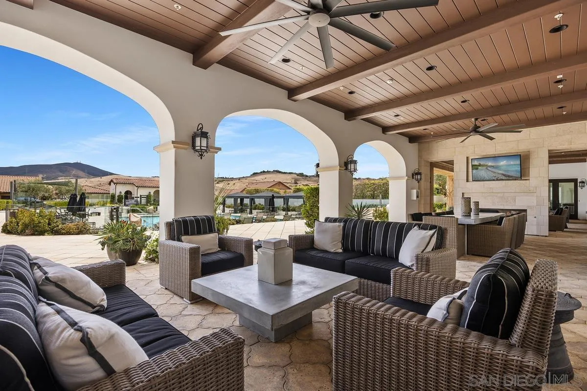 8169 Auberge Cir