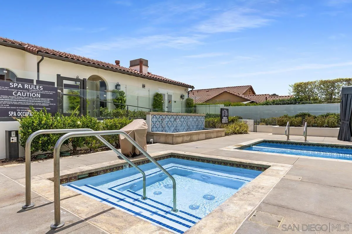 8169 Auberge Cir
