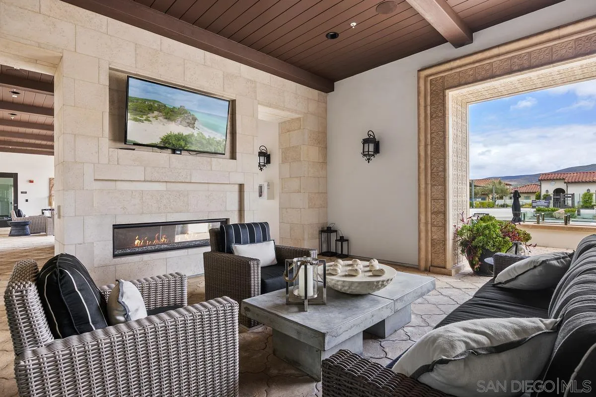 8169 Auberge Cir