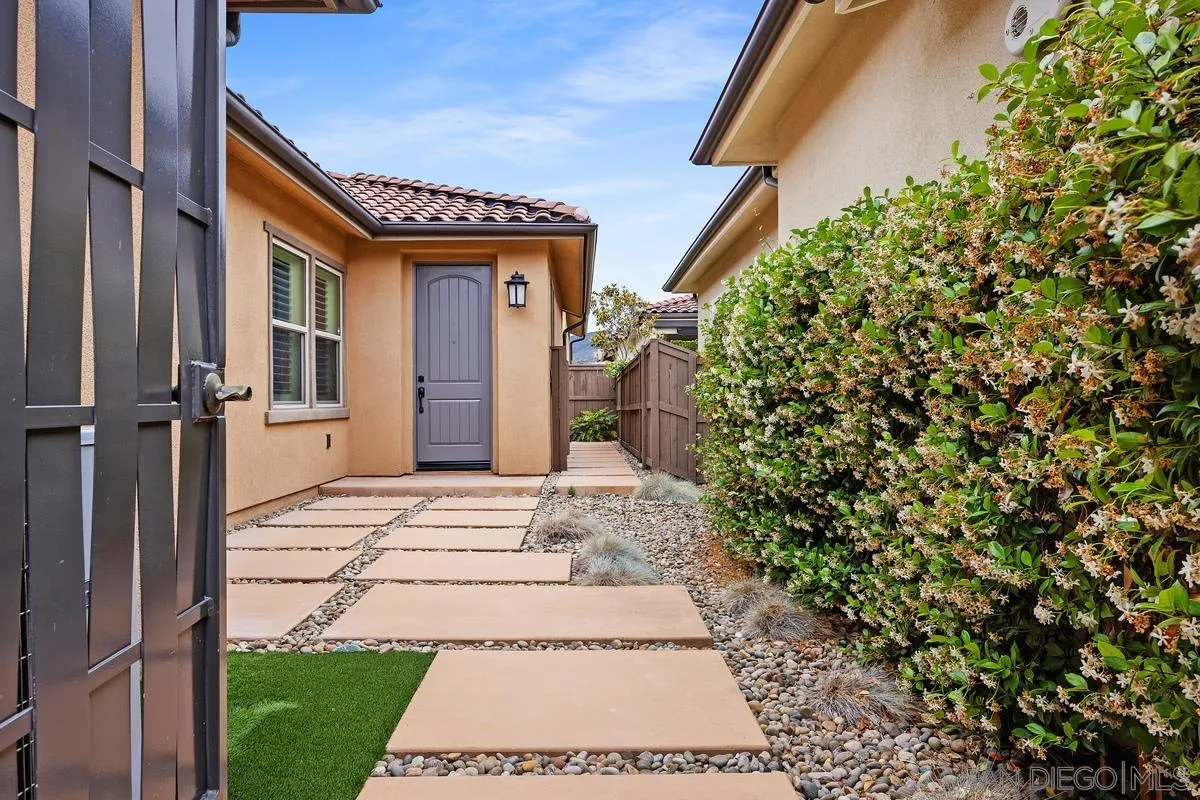 8169 Auberge Cir