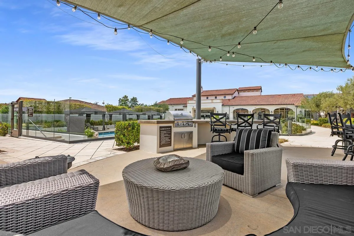 8169 Auberge Cir