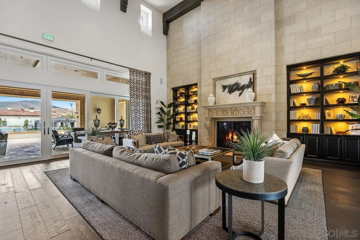 8169 Auberge Cir