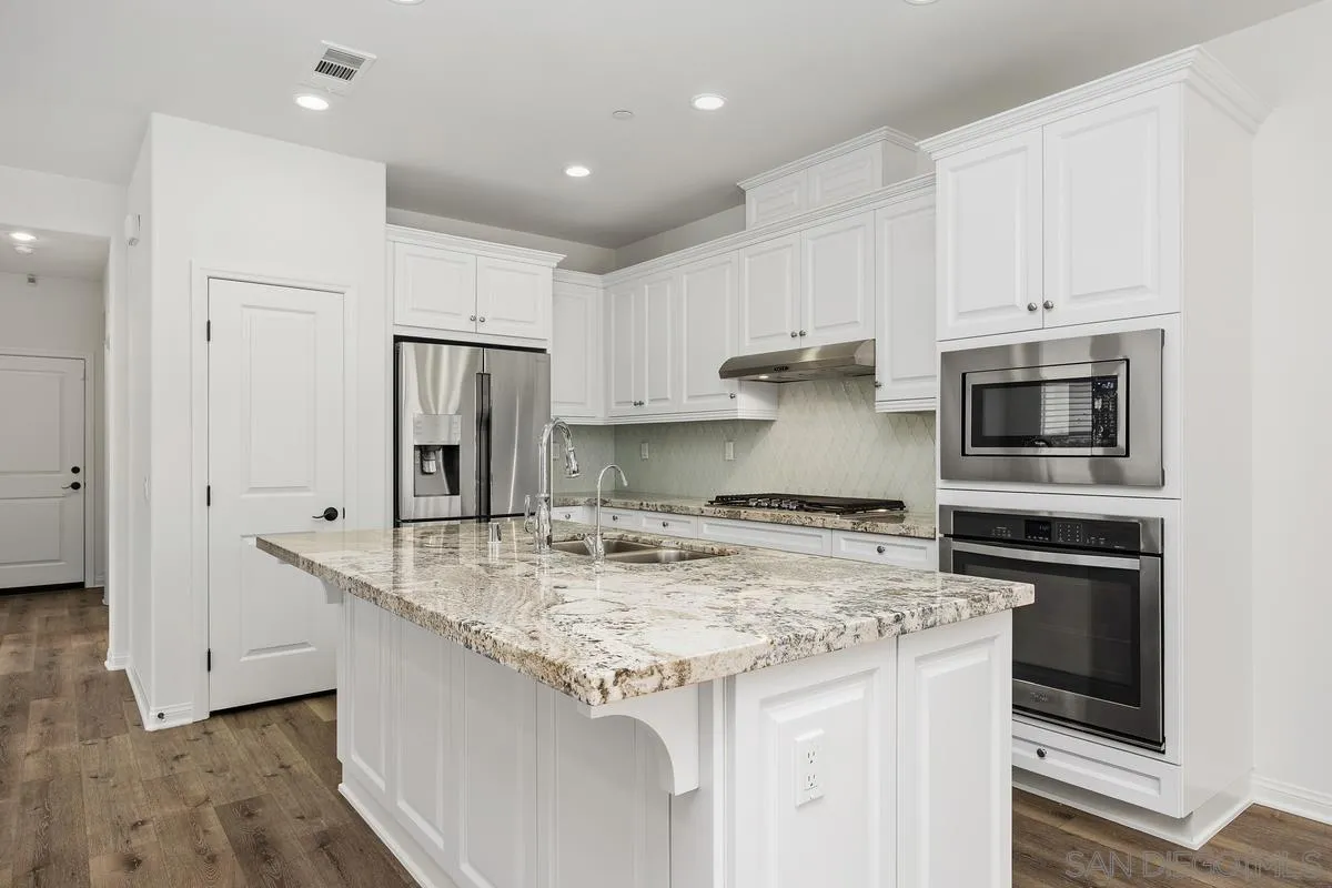8169 Auberge Cir