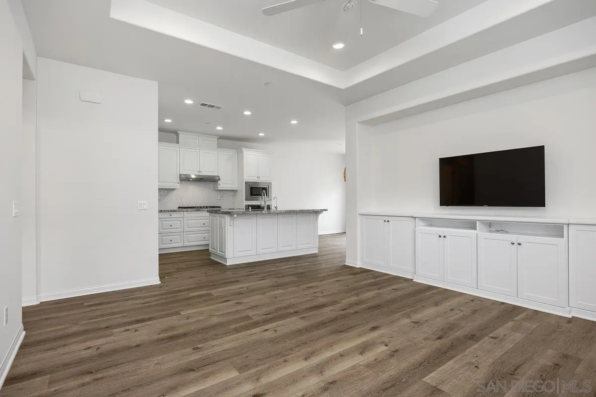 8169 Auberge Cir