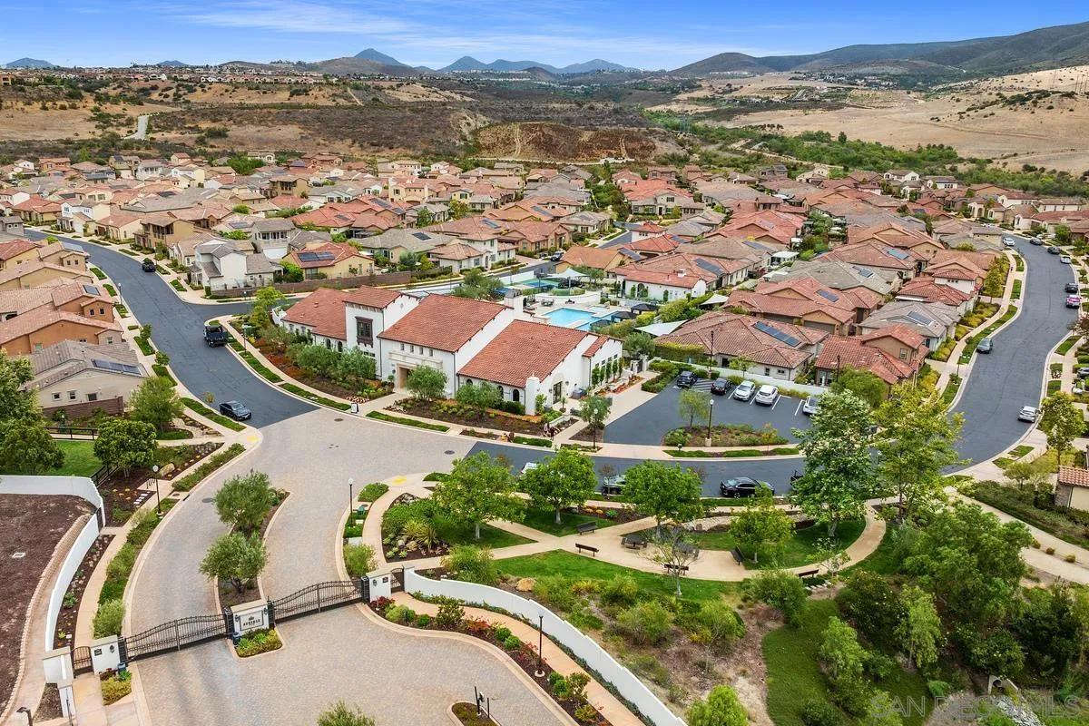 8169 Auberge Cir