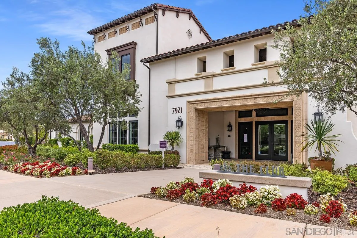 8169 Auberge Cir