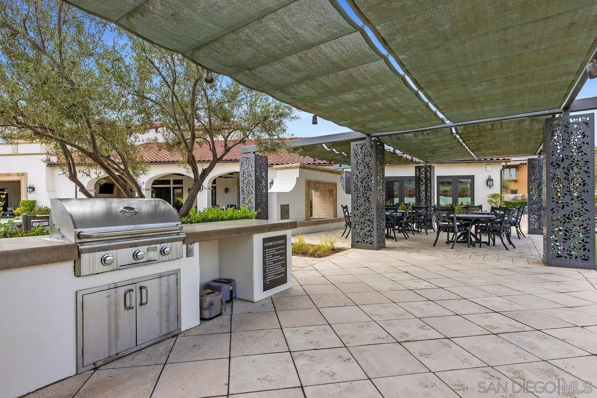 8169 Auberge Cir