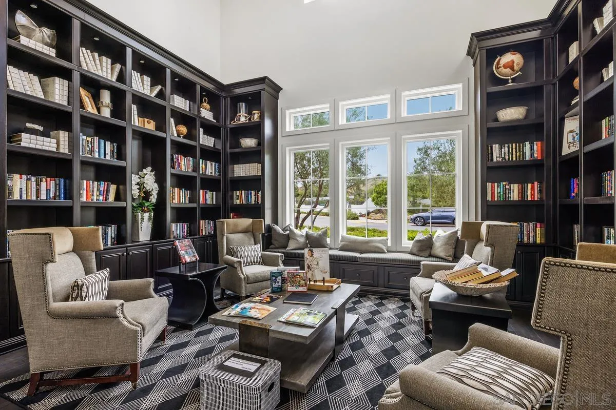 8169 Auberge Cir