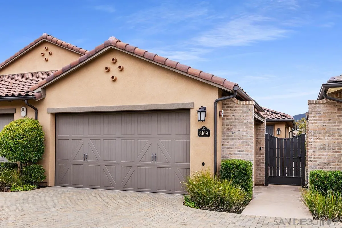 8169 Auberge Cir
