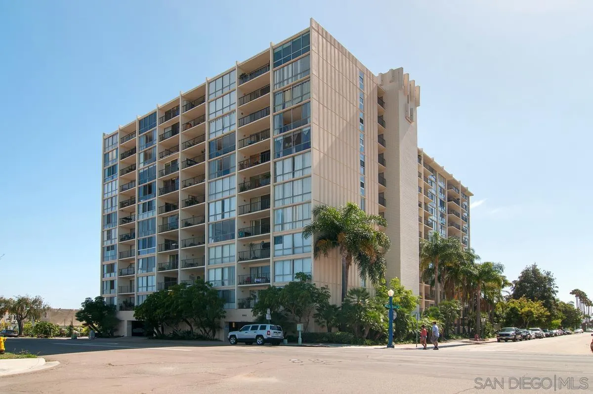 4944 Cass St Unit 1102