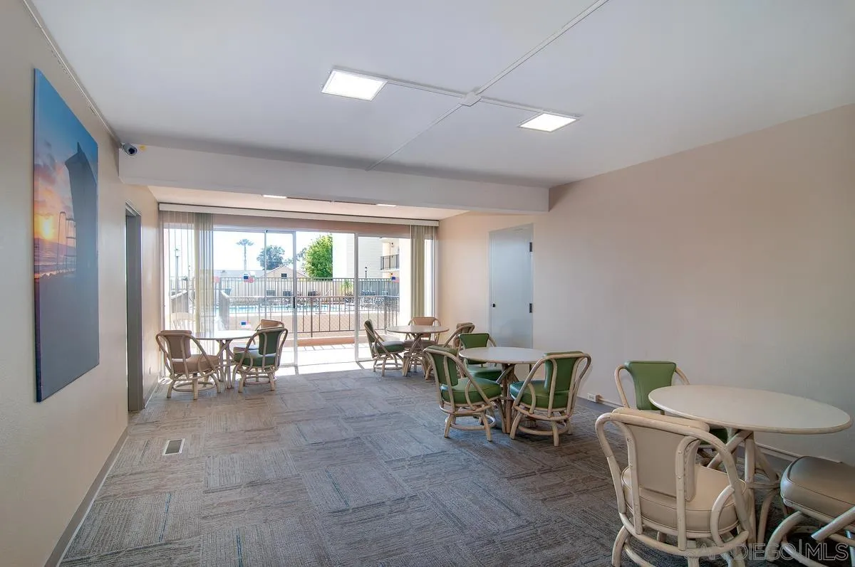 4944 Cass St Unit 1102