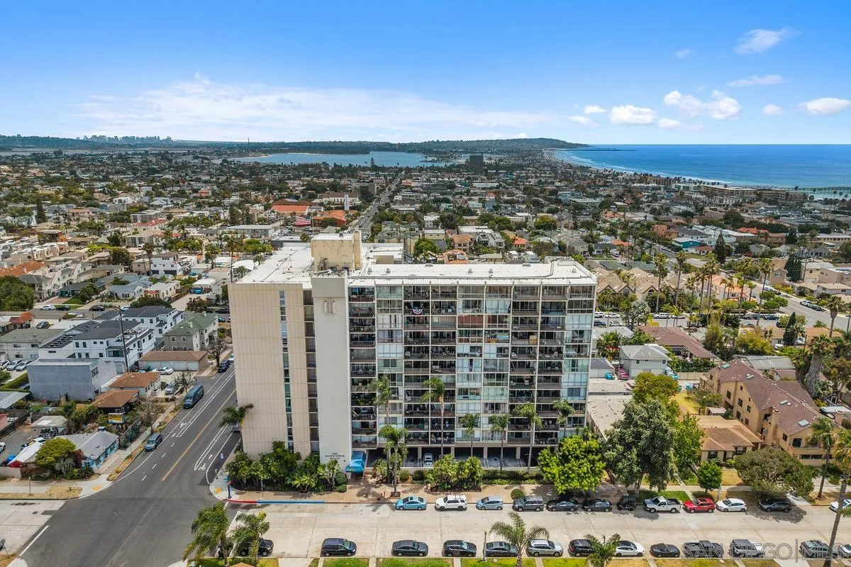 4944 Cass St Unit 1102