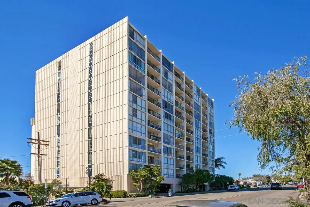 4944 Cass St Unit 1102