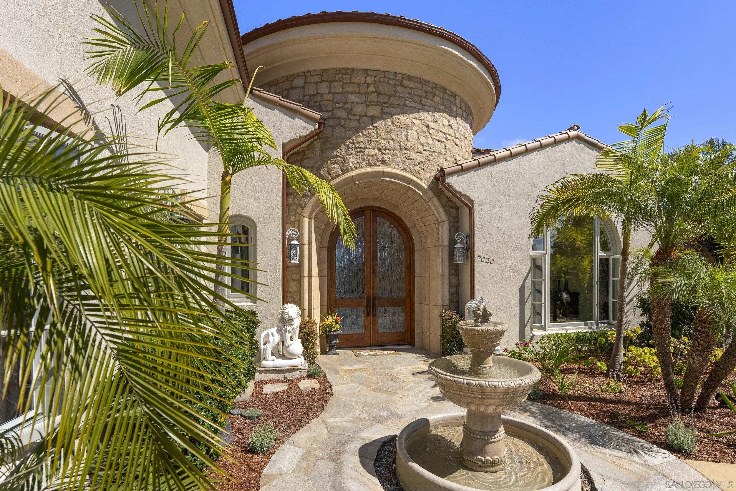 7020 El Fuerte St