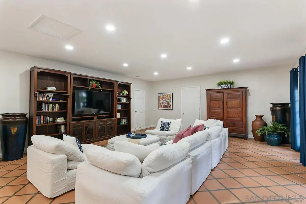 1005 Solymar Drive