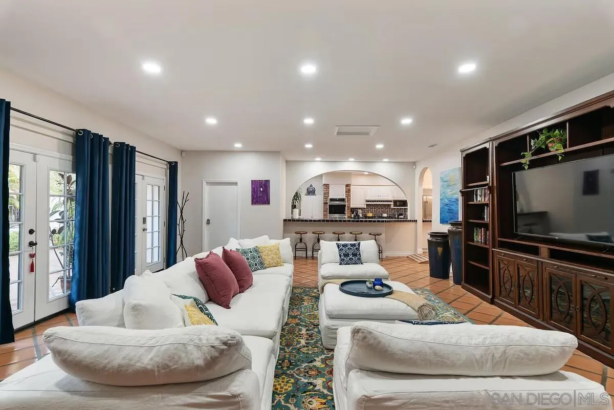 1005 Solymar Drive