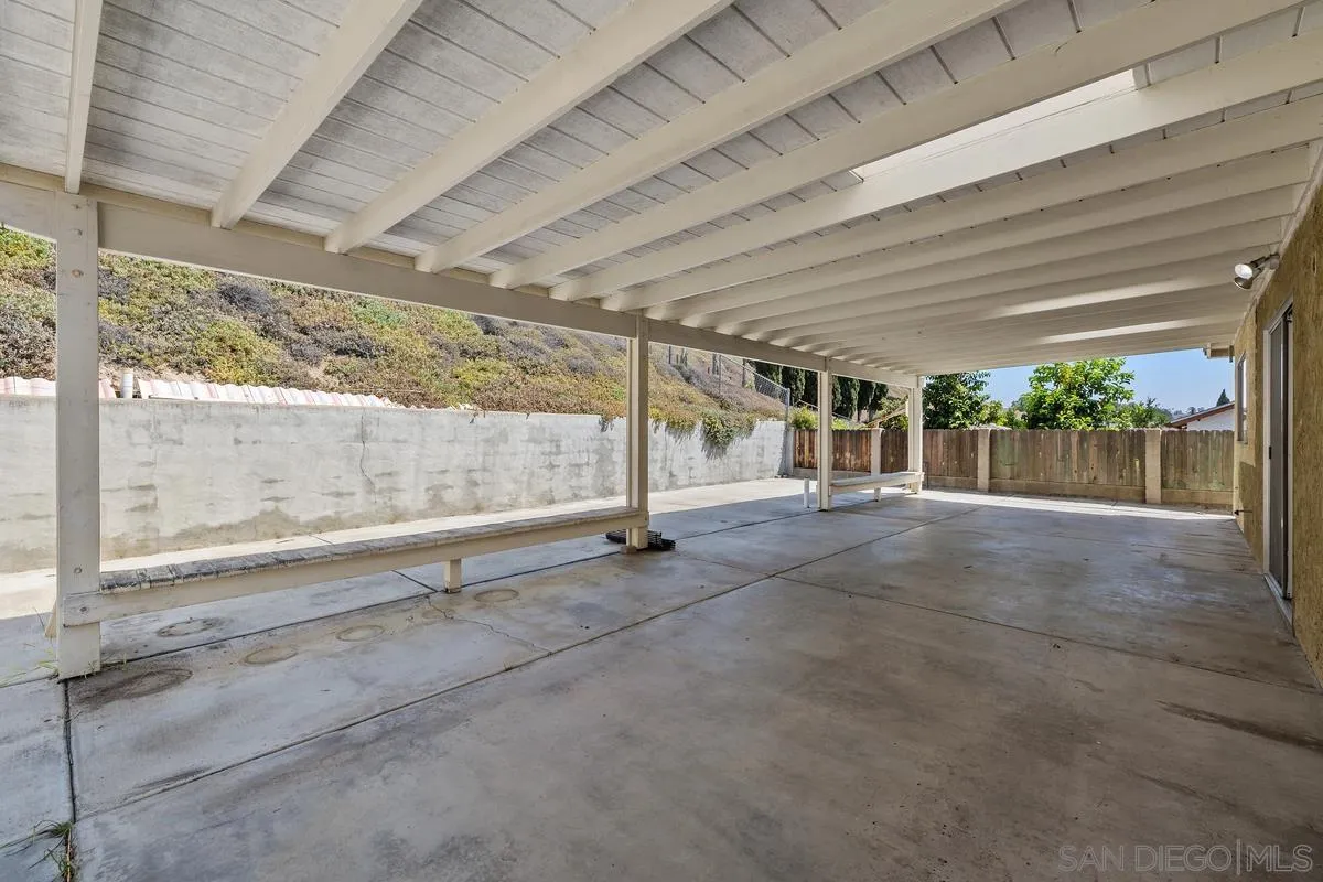 6144 Daisy Ave