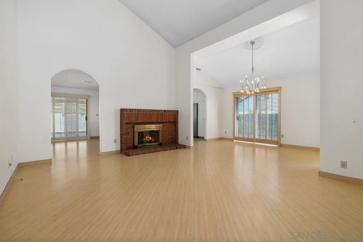 6144 Daisy Ave