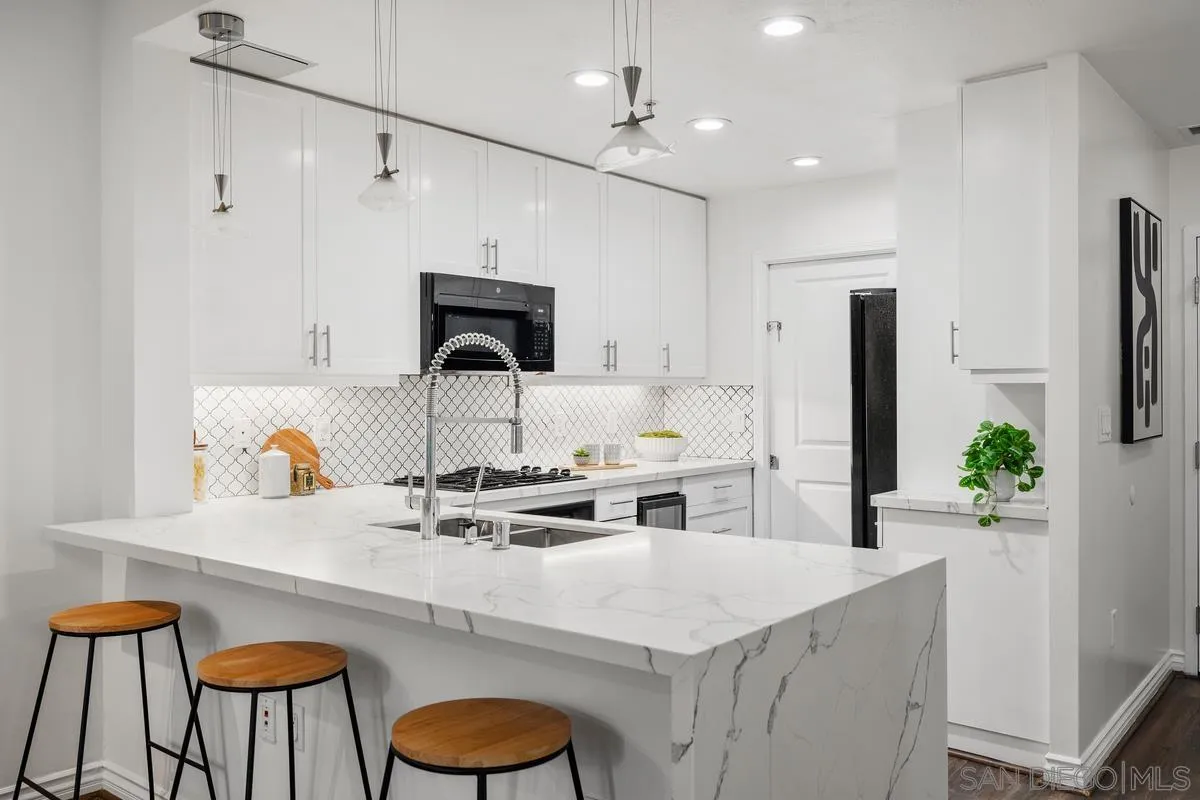 850 Beech St Unit 203