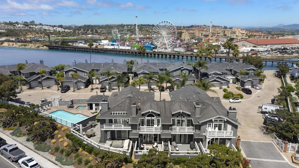 2921 Sandy Pointe Unit 3