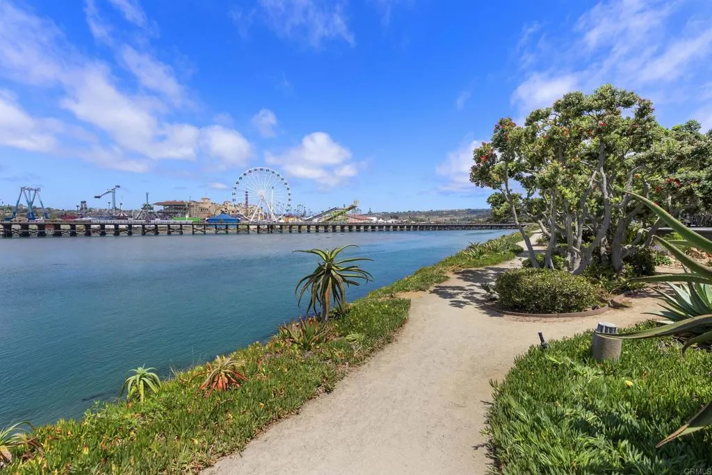 2921 Sandy Pointe Unit 3