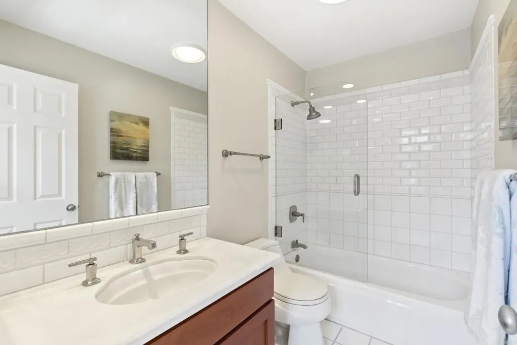 2921 Sandy Pointe Unit 3