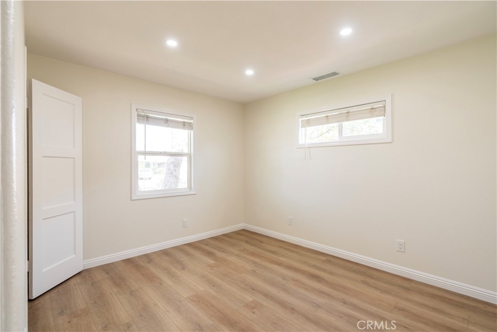 5402 N Fairvalley Avenue