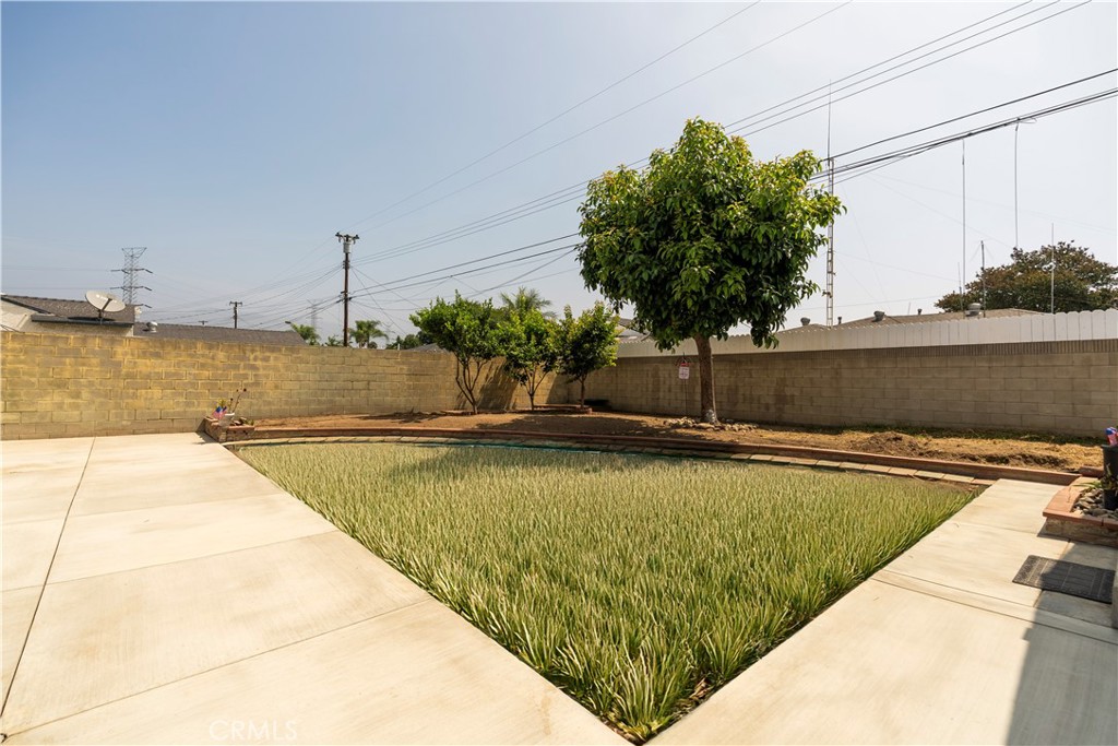 5402 N Fairvalley Avenue