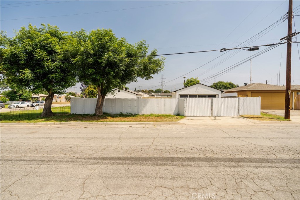 5402 N Fairvalley Avenue