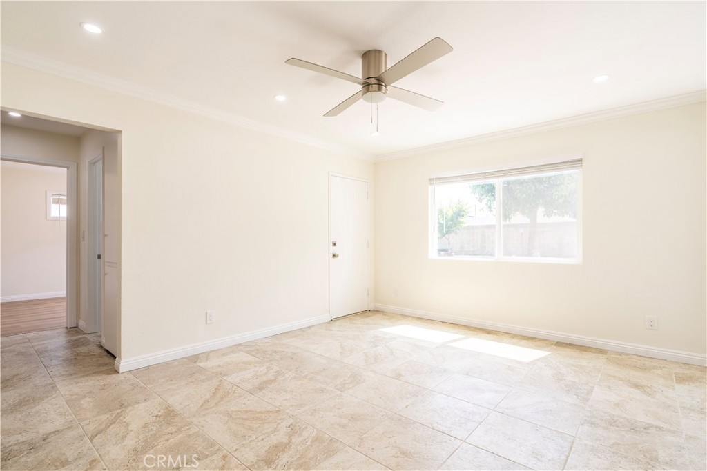 5402 N Fairvalley Avenue