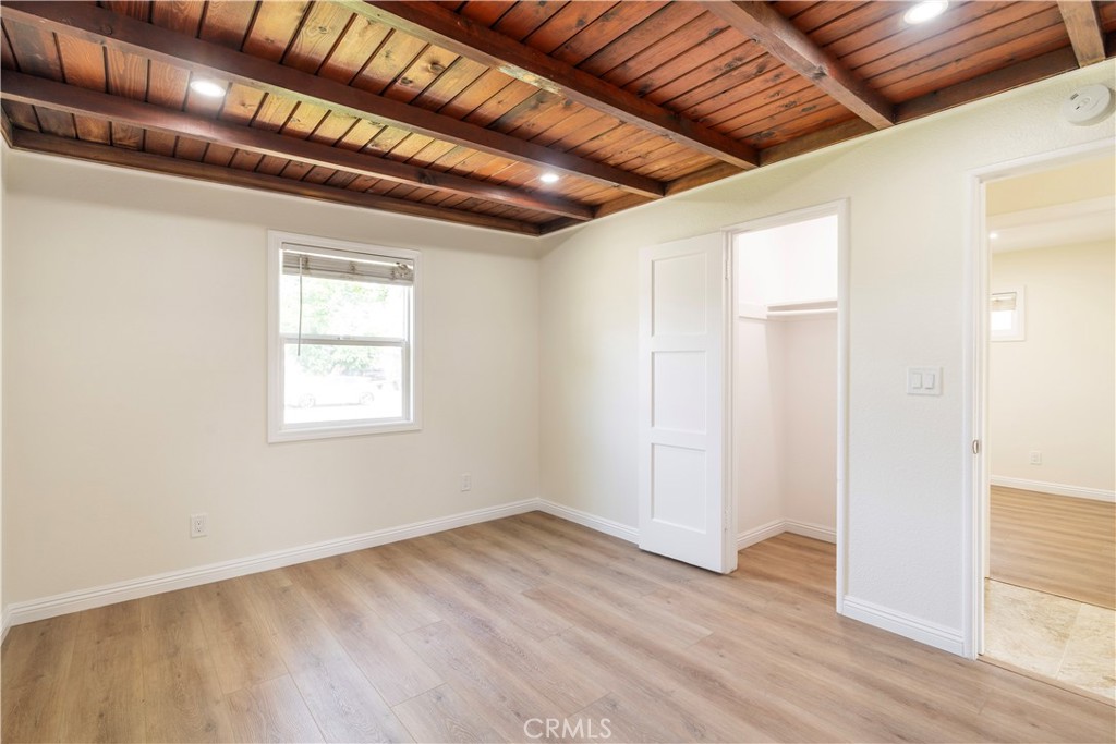 5402 N Fairvalley Avenue