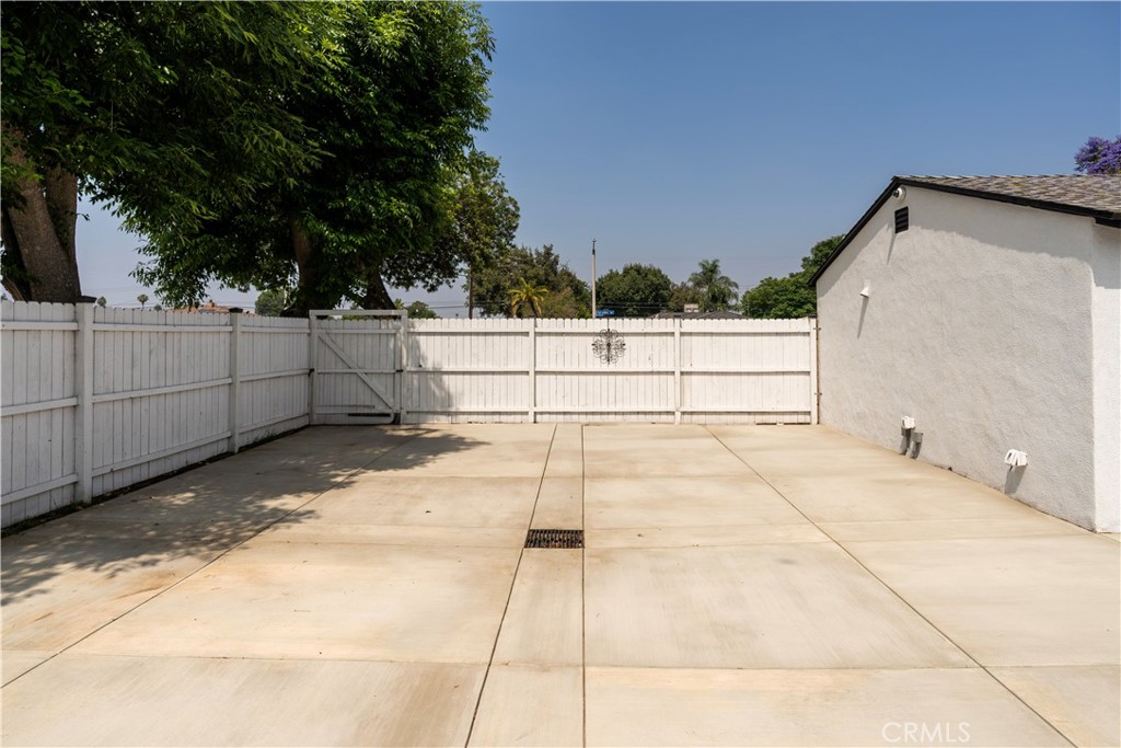 5402 N Fairvalley Avenue