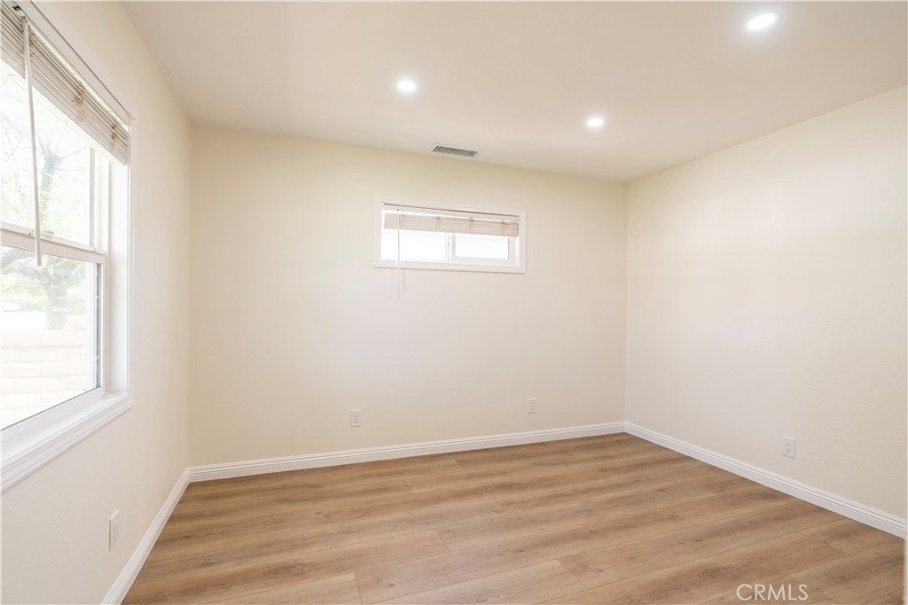 5402 N Fairvalley Avenue