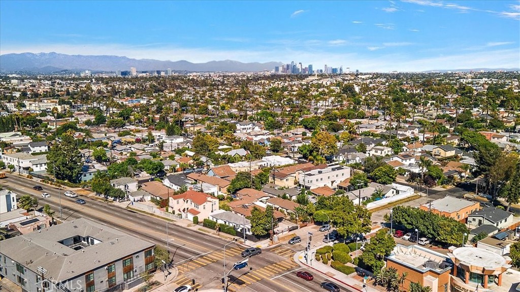 2820 S La Brea Avenue