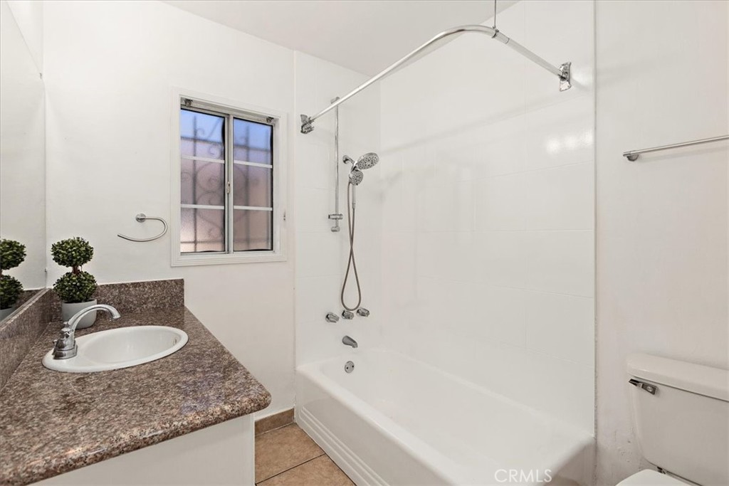 2820 S La Brea Avenue