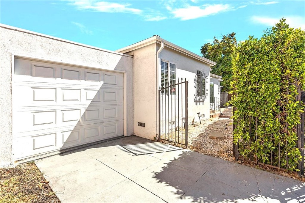 2820 S La Brea Avenue