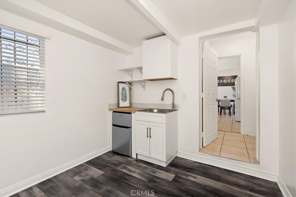 2820 S La Brea Avenue