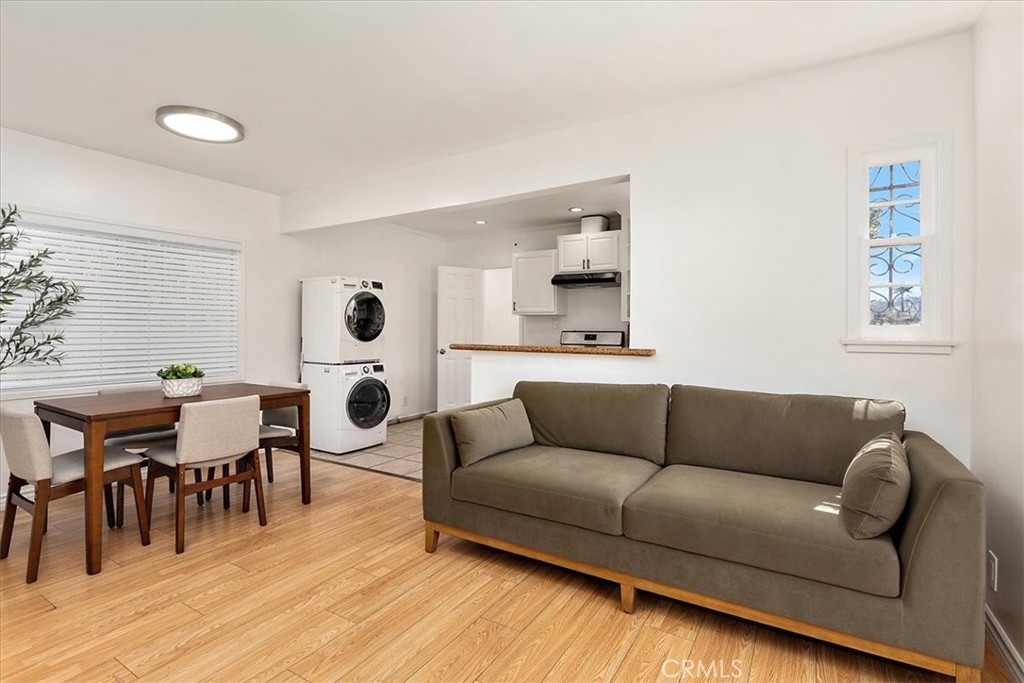 2820 S La Brea Avenue